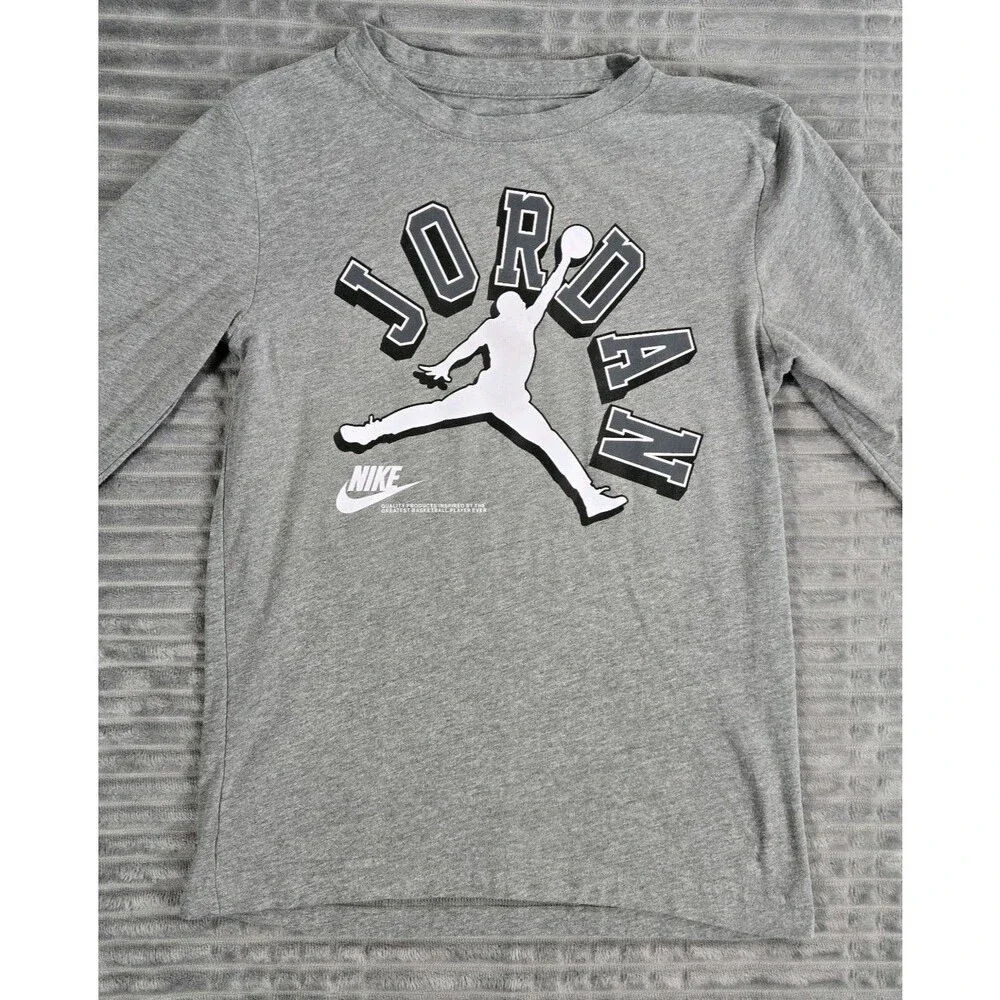 Lot of 9 Boys Youth 6 Small T Shirts 2 Nike 6 Air Jordan Graphic 2 Medium Bundle
